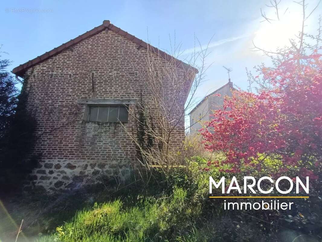 Maison à SAINT-MARTIAL-LE-MONT