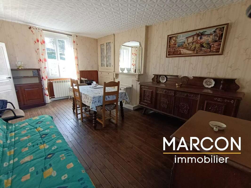 Maison à SAINT-MARTIAL-LE-MONT