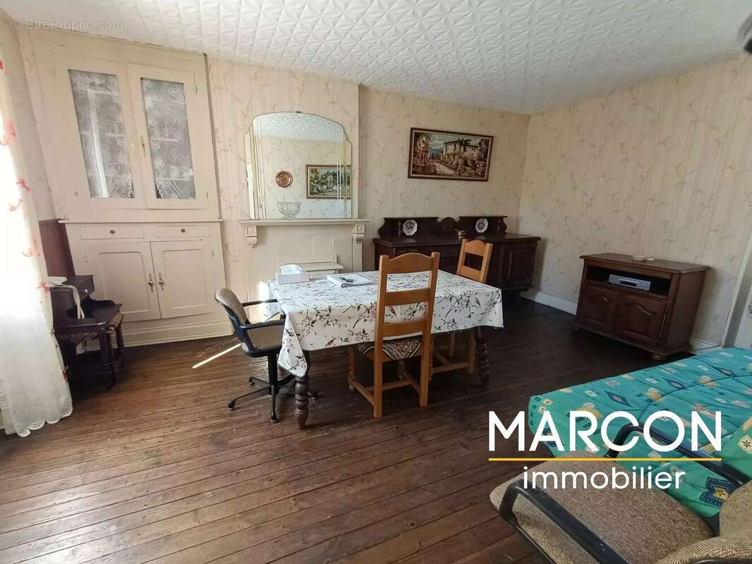 Maison à SAINT-MARTIAL-LE-MONT