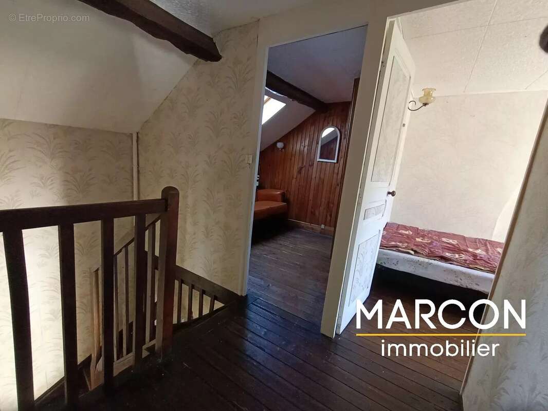 Maison à SAINT-MARTIAL-LE-MONT