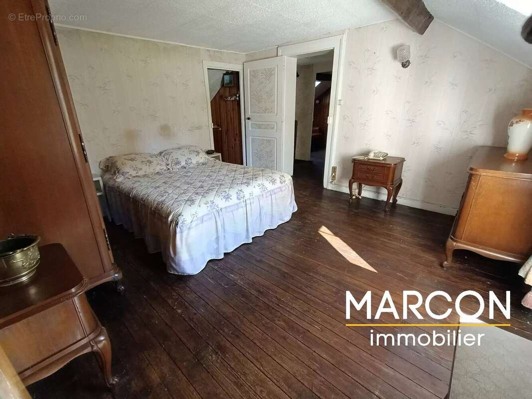 Maison à SAINT-MARTIAL-LE-MONT