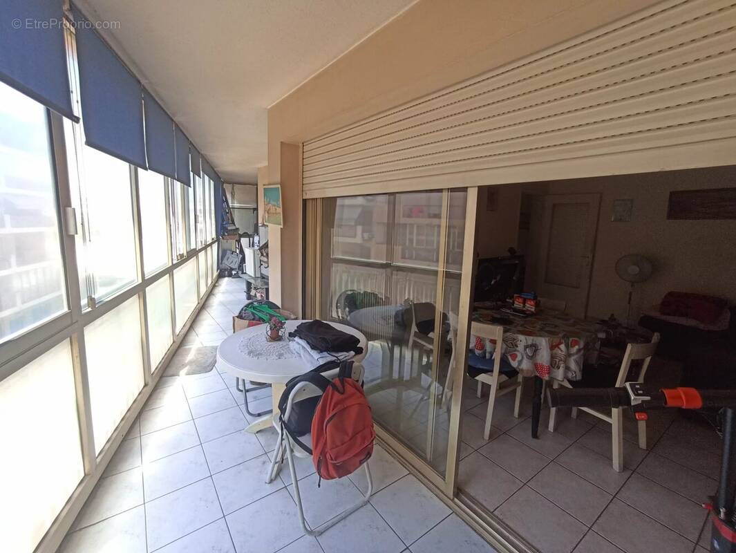 Appartement à SAINT-LAURENT-DU-VAR