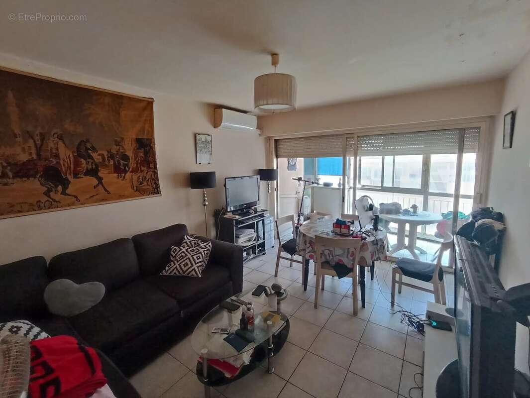 Appartement à SAINT-LAURENT-DU-VAR