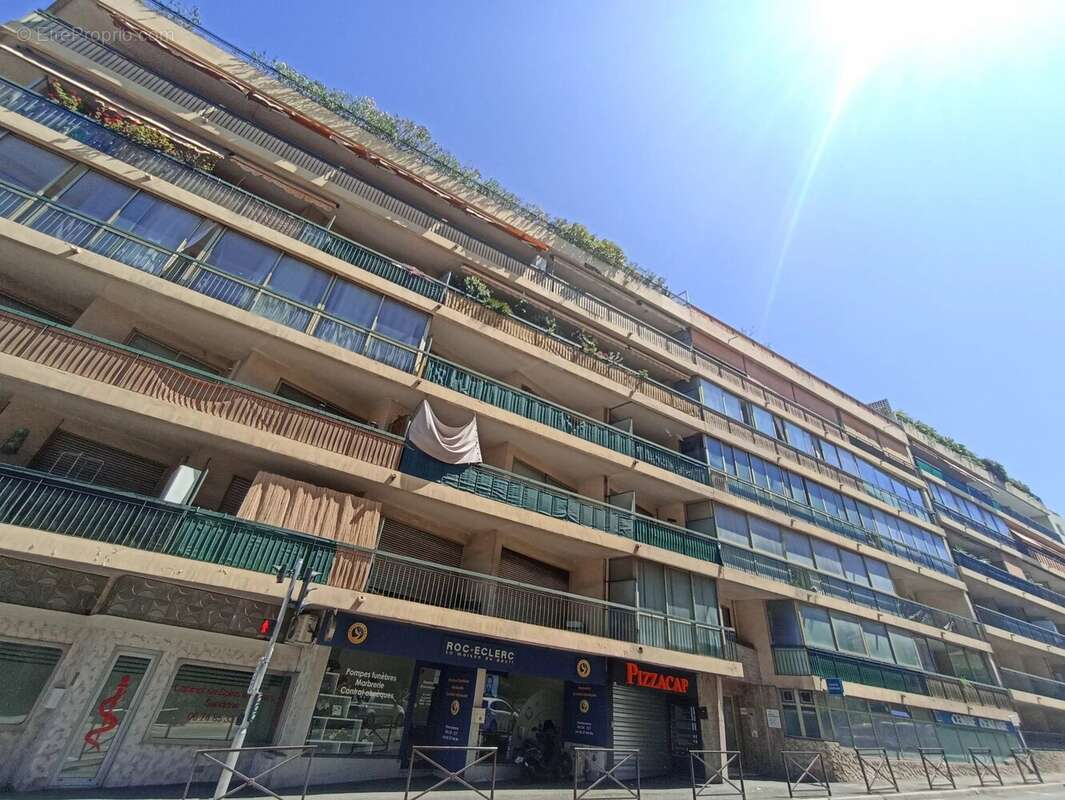 Appartement à SAINT-LAURENT-DU-VAR