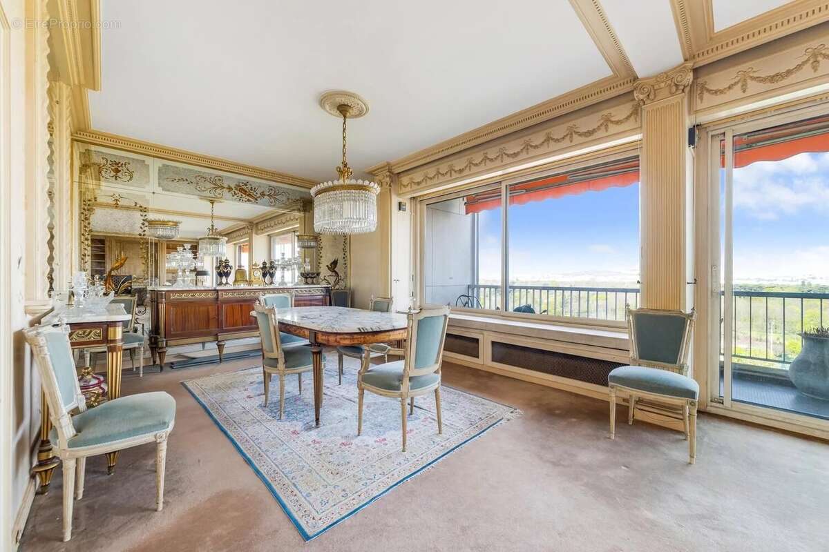 Appartement à PARIS-16E