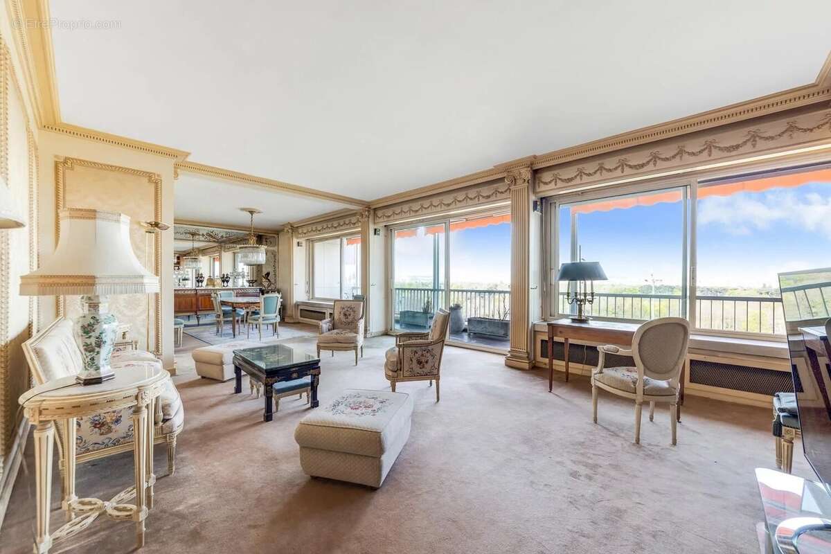 Appartement à PARIS-16E