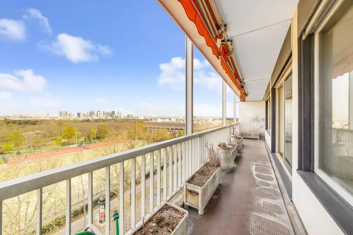 Appartement à PARIS-16E