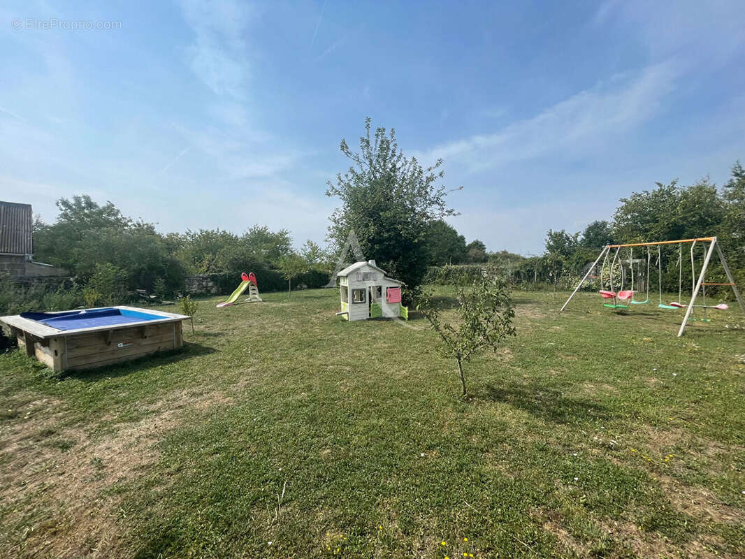 Maison à SAINT-JULIEN-DE-CHEDON