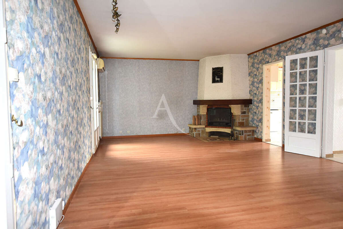 Maison à COMBS-LA-VILLE