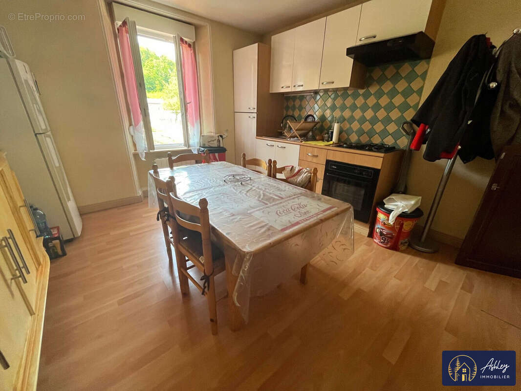 Aptm 1er étage - cuisine - Maison à YDES