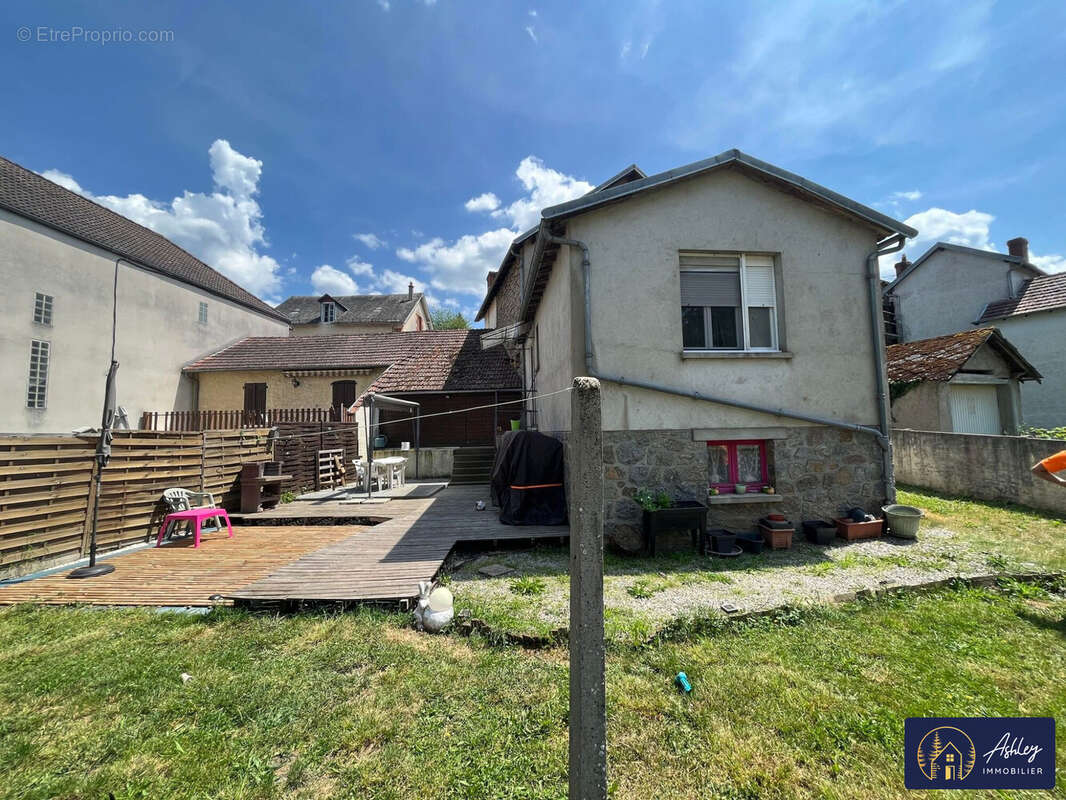 Aptm RDC - jardin - Maison à YDES