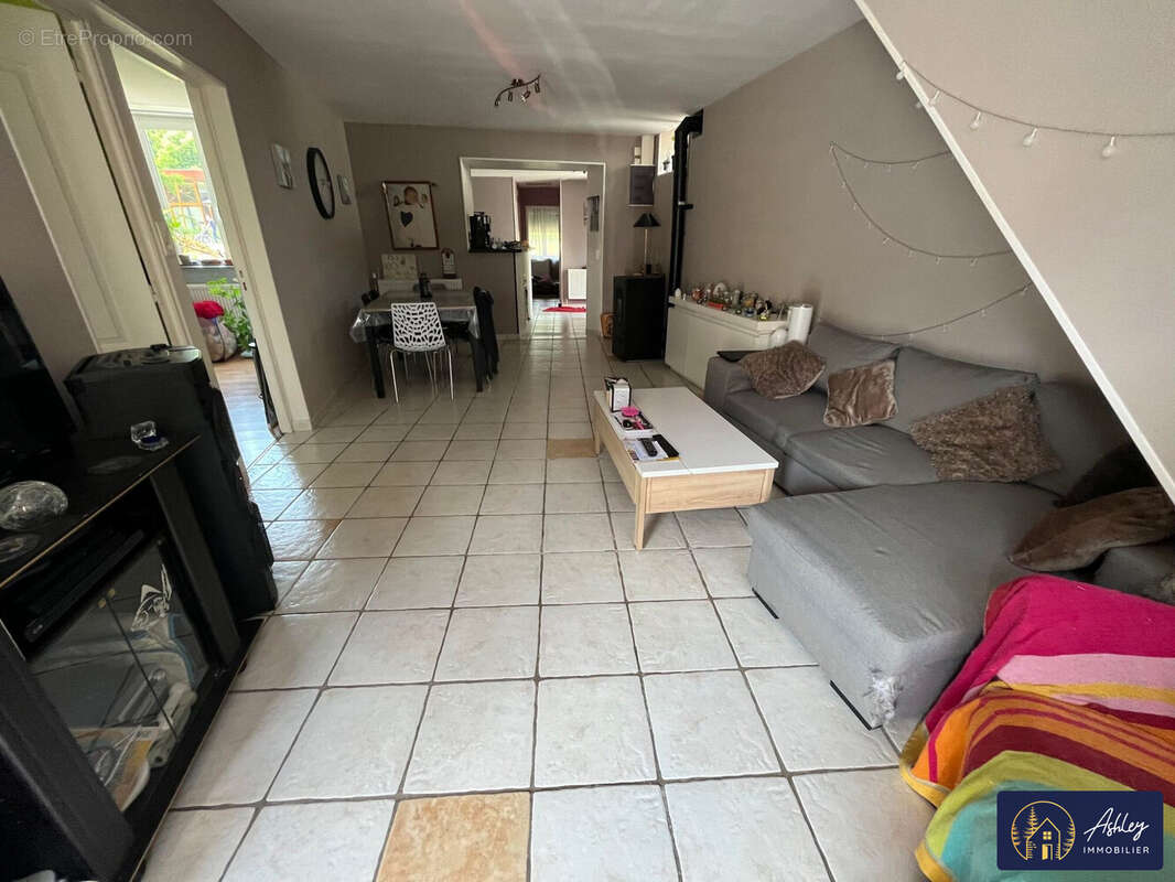 Aptm RDC - séjour - Maison à YDES