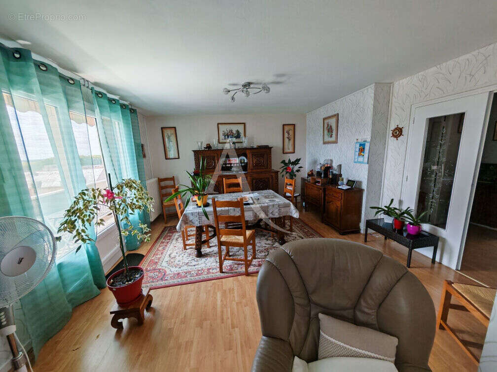 Appartement à FOURCHAMBAULT