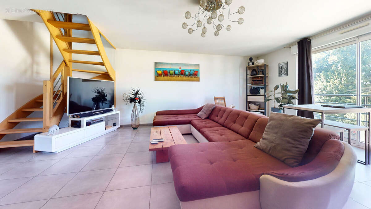 Maison à POUILLEY-LES-VIGNES