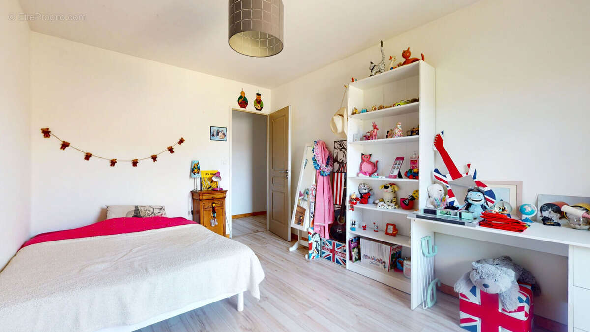 Maison à POUILLEY-LES-VIGNES