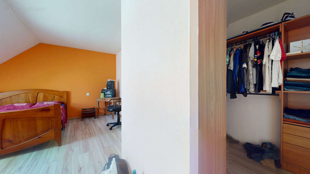 Maison à POUILLEY-LES-VIGNES