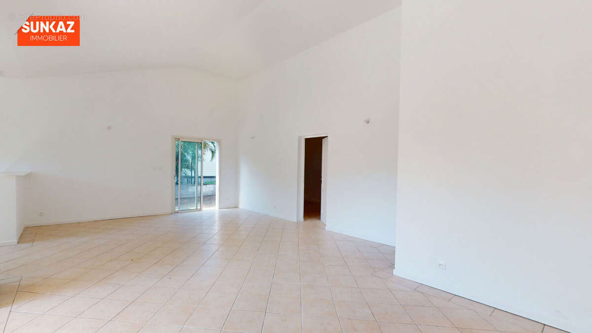 Maison à L&#039;ETANG-SALE