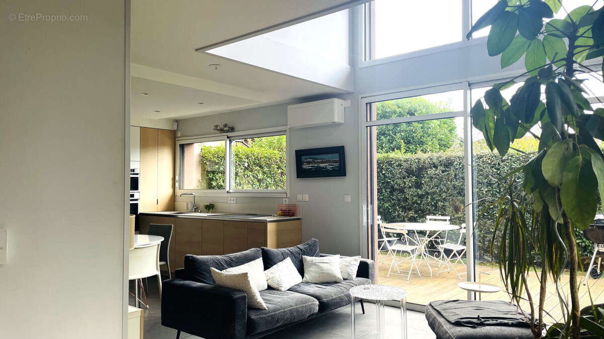 Maison à TASSIN-LA-DEMI-LUNE