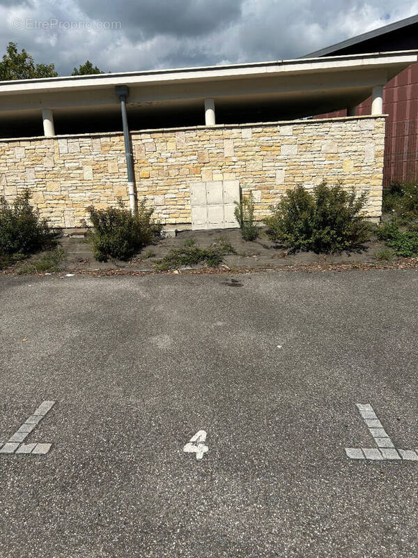 Parking à PREVESSIN-MOENS