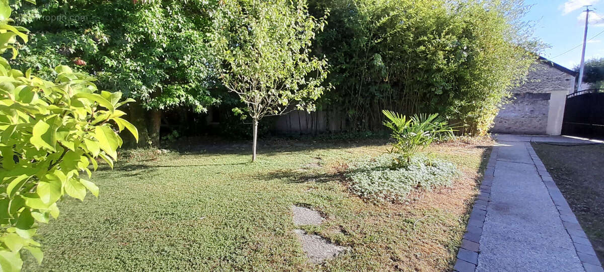 Terrain à VAUGRIGNEUSE