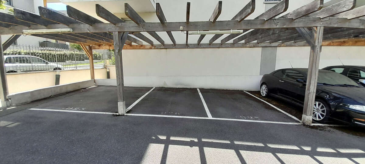 Appartement à SAULX-LES-CHARTREUX