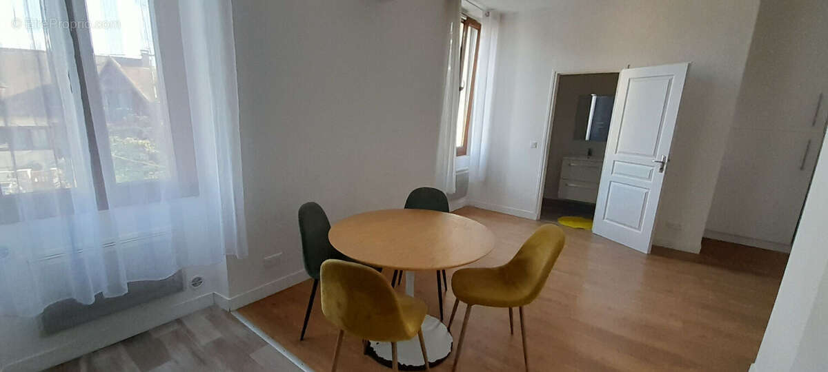 Appartement à LIMOURS