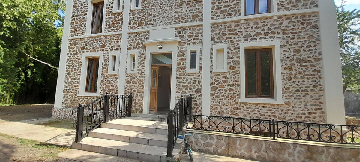 Appartement à LIMOURS