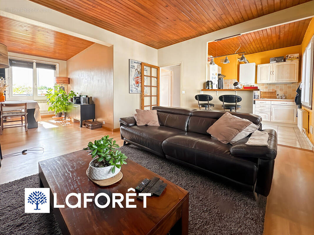 Appartement à SAINTE-GENEVIEVE-DES-BOIS