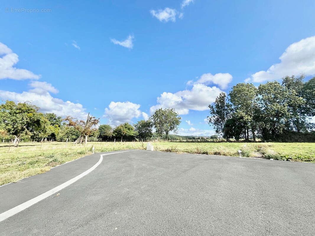 Terrain à EPINAY-SUR-ODON