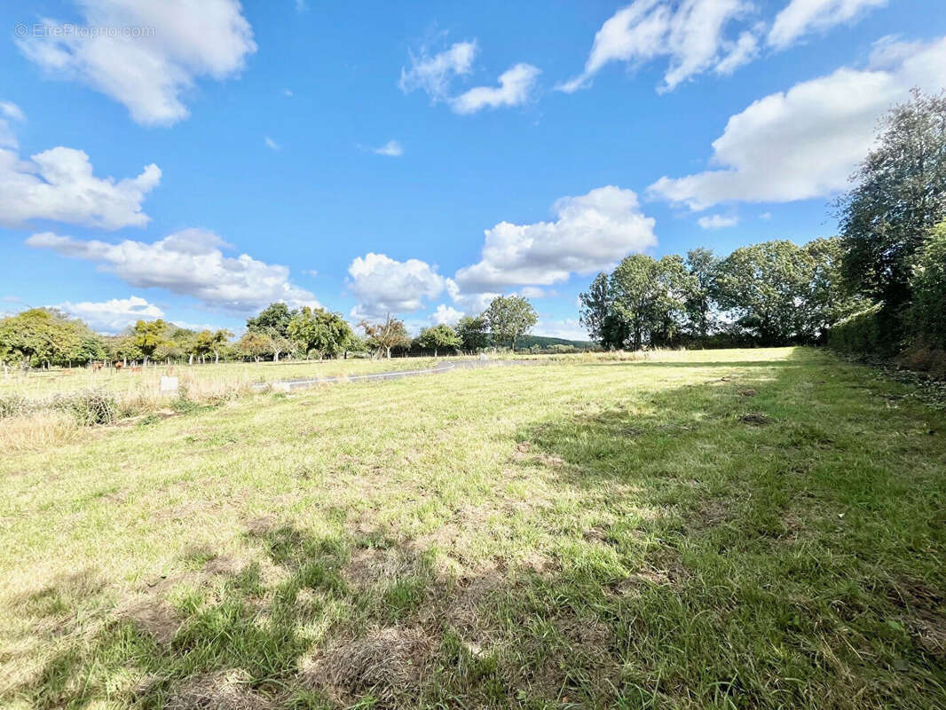 Terrain à EPINAY-SUR-ODON