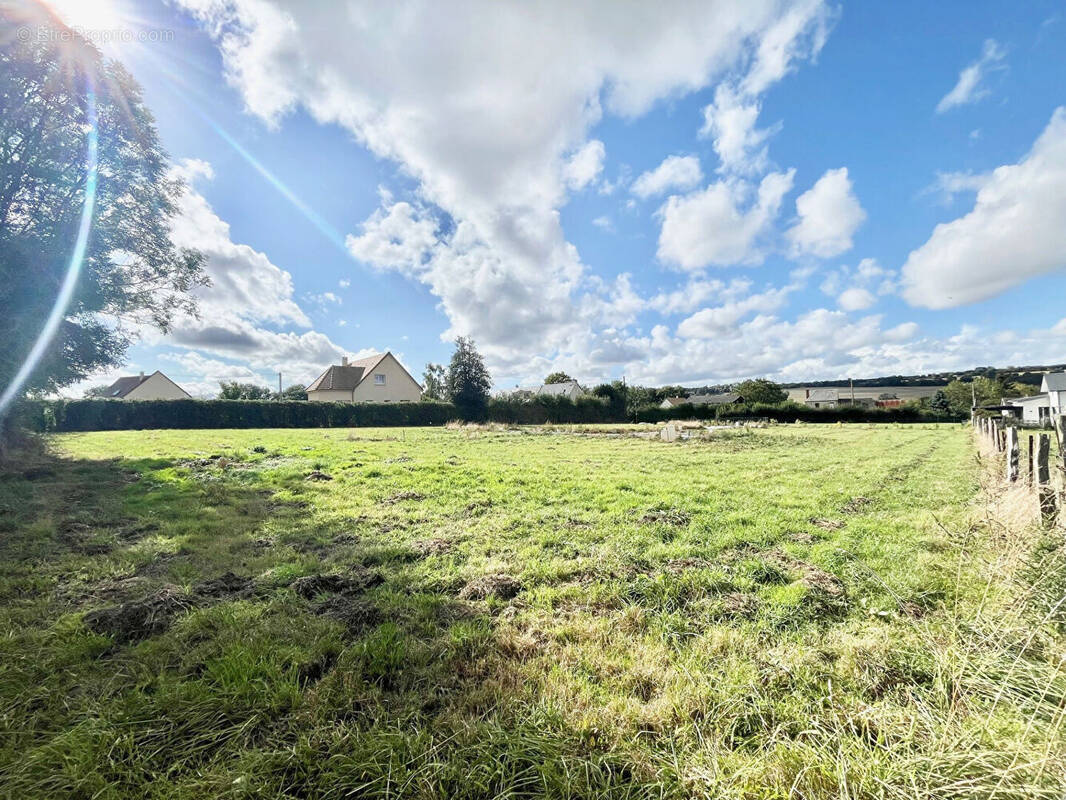 Terrain à EPINAY-SUR-ODON