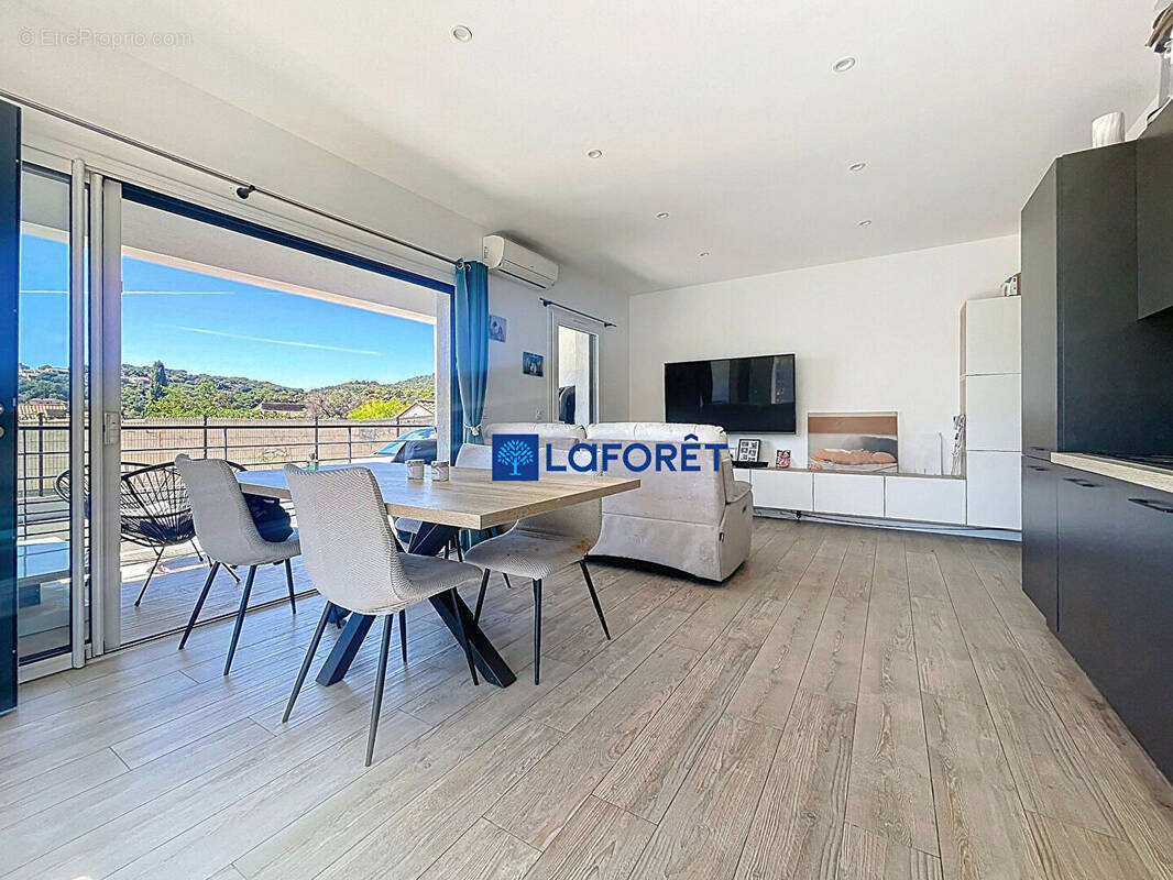 Appartement à CARQUEIRANNE