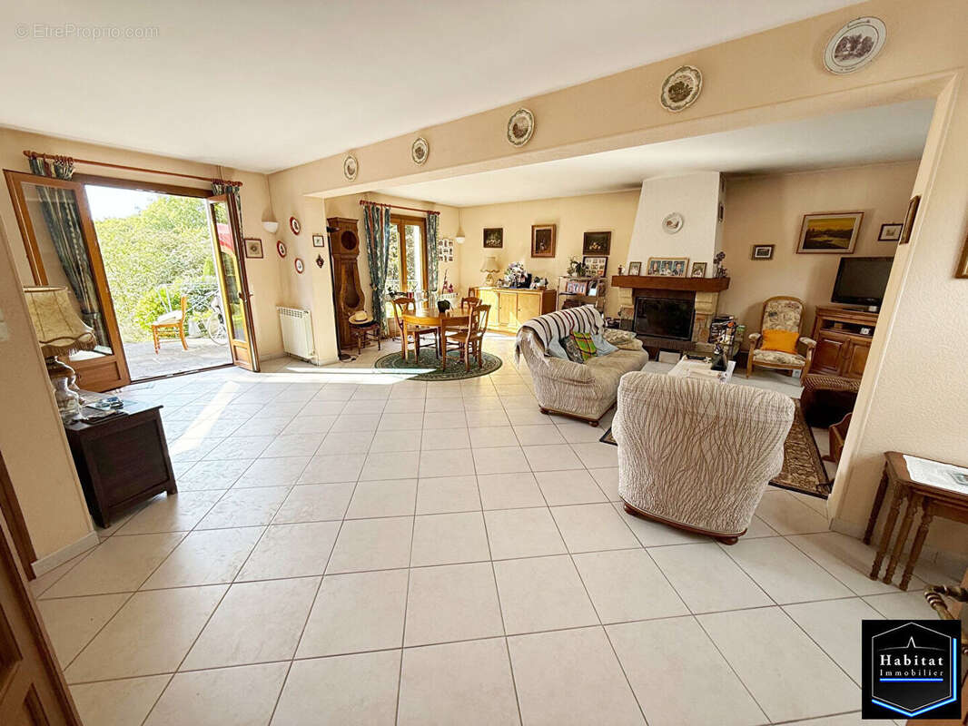 Maison à LE PLESSIS-BELLEVILLE