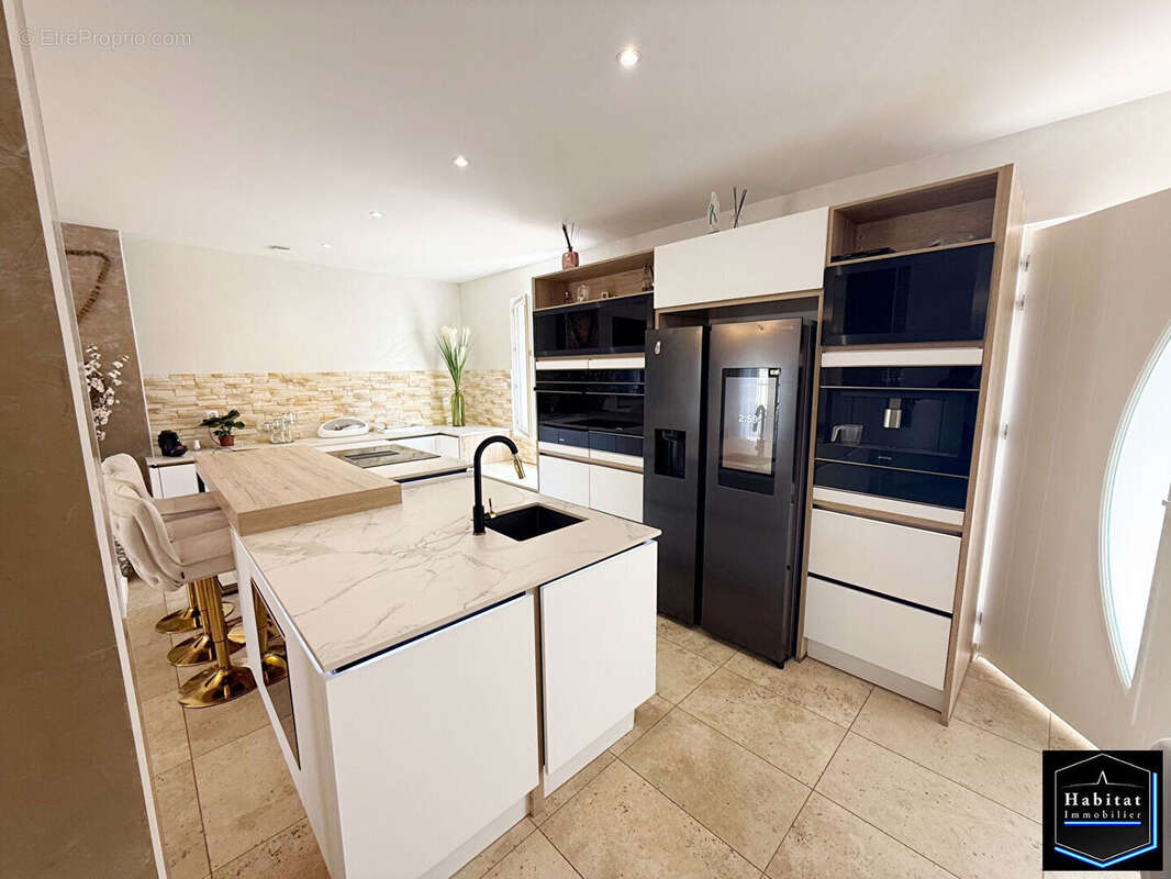 Maison à LE PLESSIS-BELLEVILLE