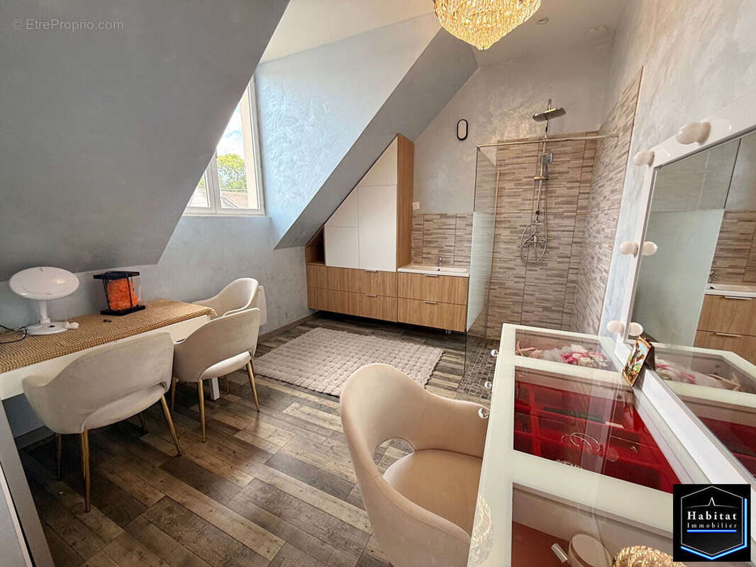 Maison à VER-SUR-LAUNETTE