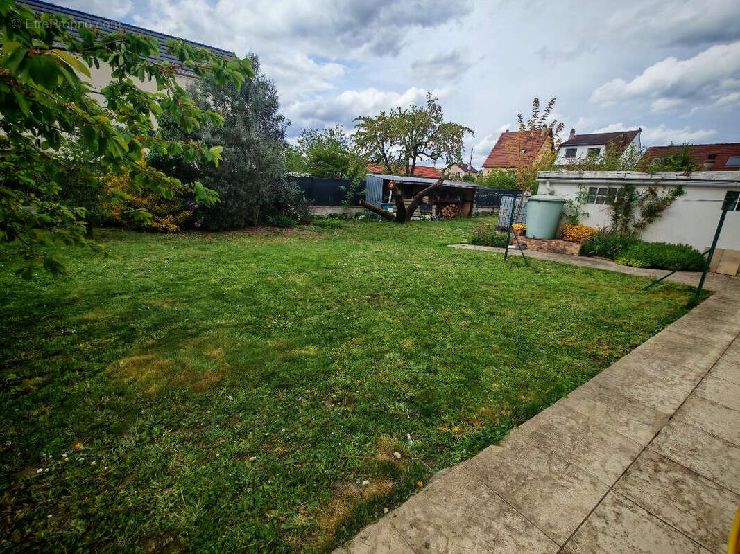 Maison à SARTROUVILLE