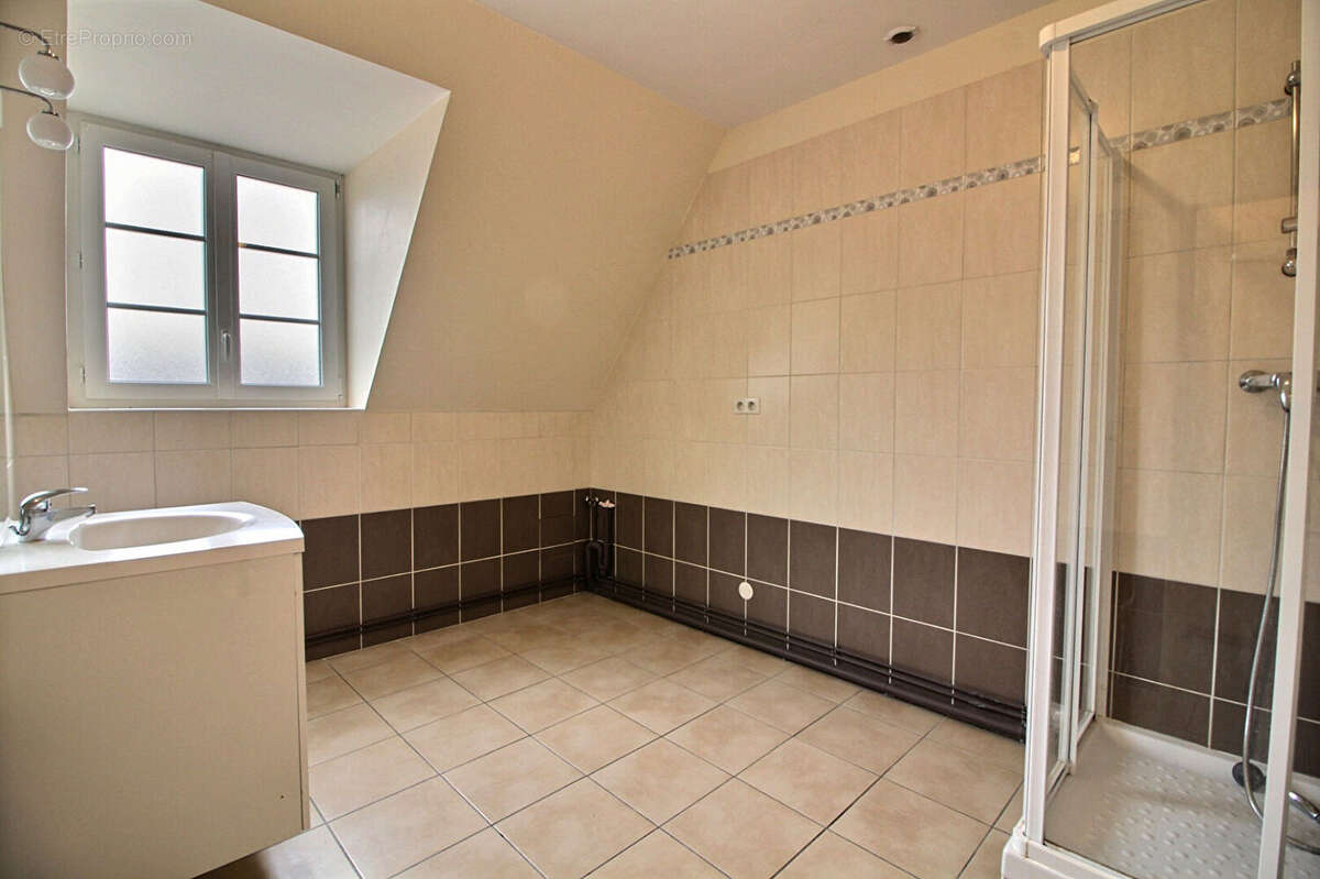 Appartement à ETREPAGNY