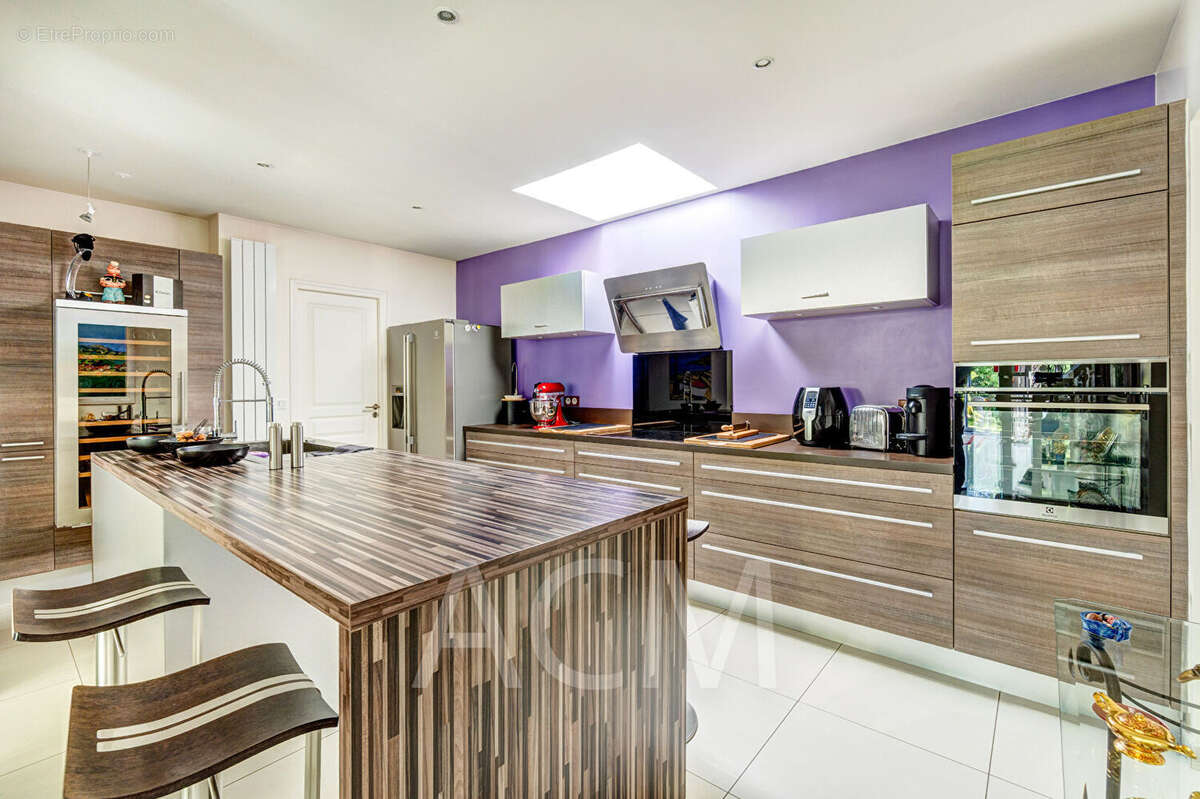 Maison à LE MESNIL-LE-ROI