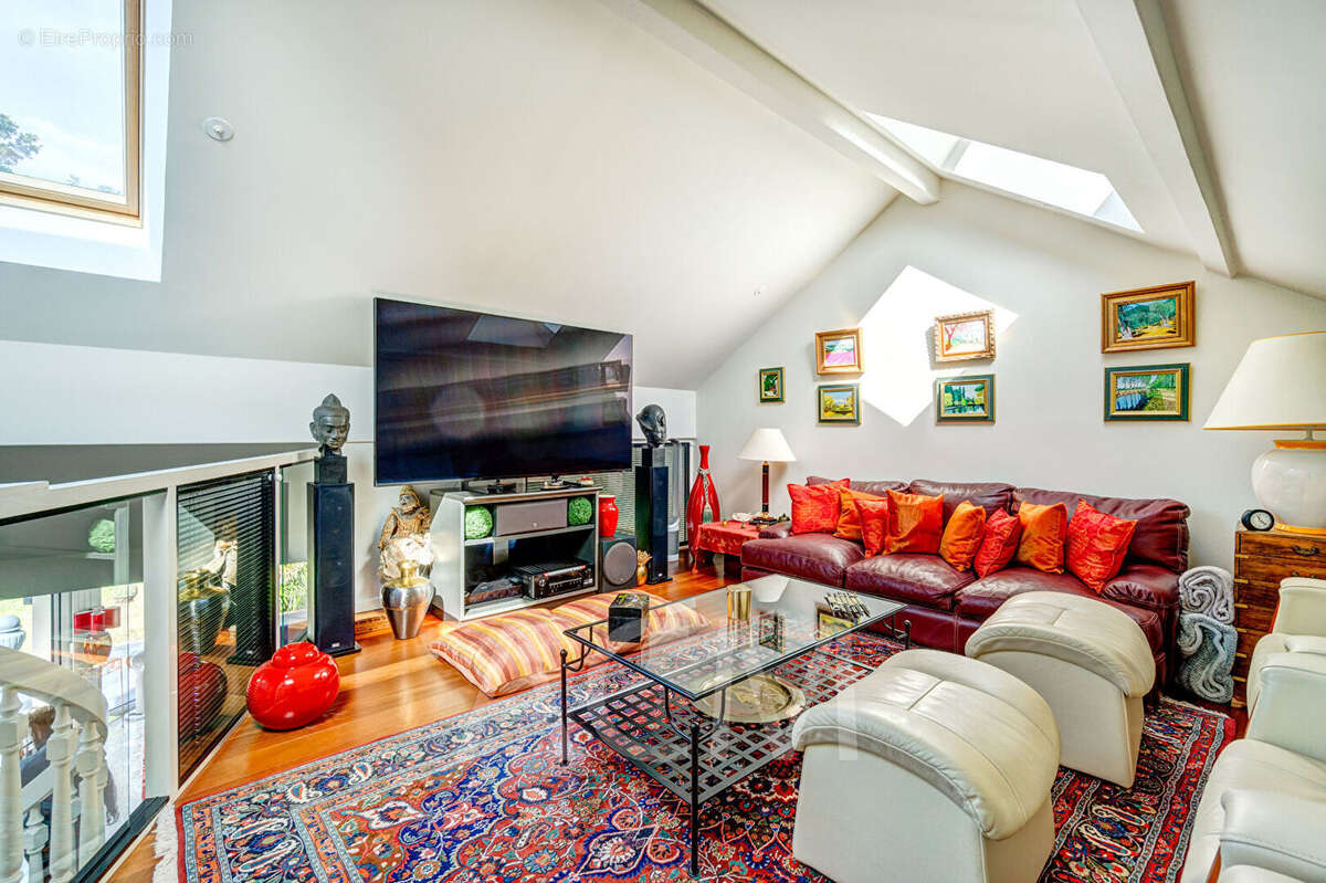 Maison à LE MESNIL-LE-ROI