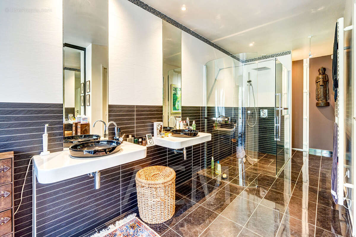 Maison à LE MESNIL-LE-ROI