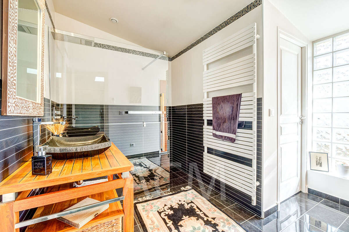 Maison à LE MESNIL-LE-ROI