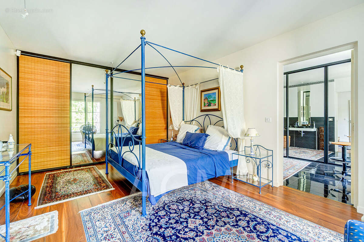 Maison à LE MESNIL-LE-ROI