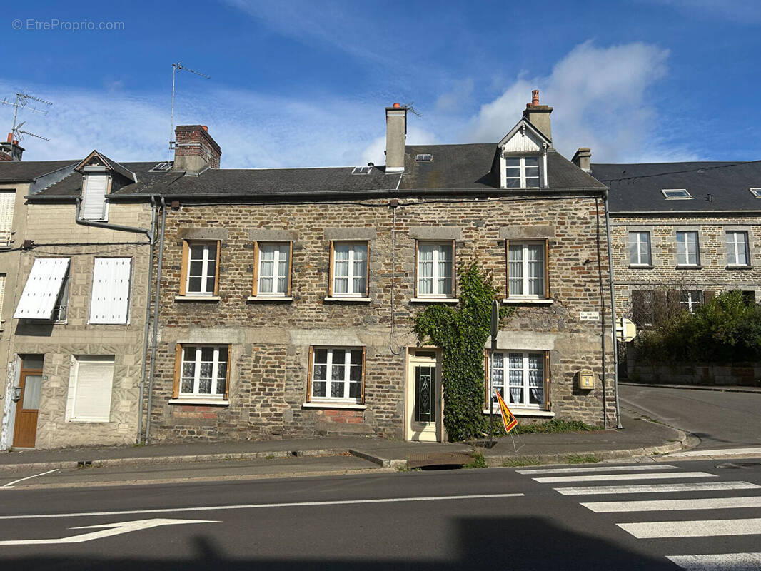 Maison à CONDE-SUR-NOIREAU