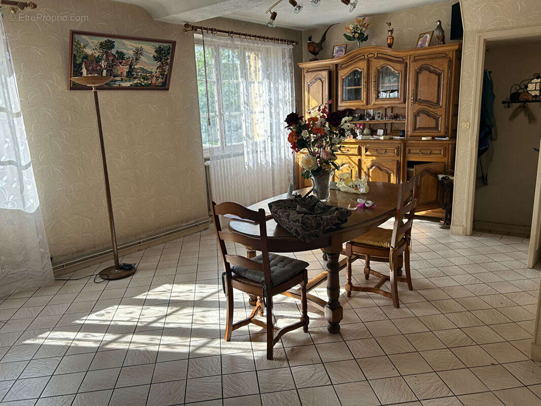 Maison à CONDE-SUR-NOIREAU