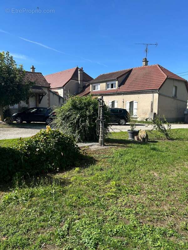 Maison à ETRELLES-SUR-AUBE