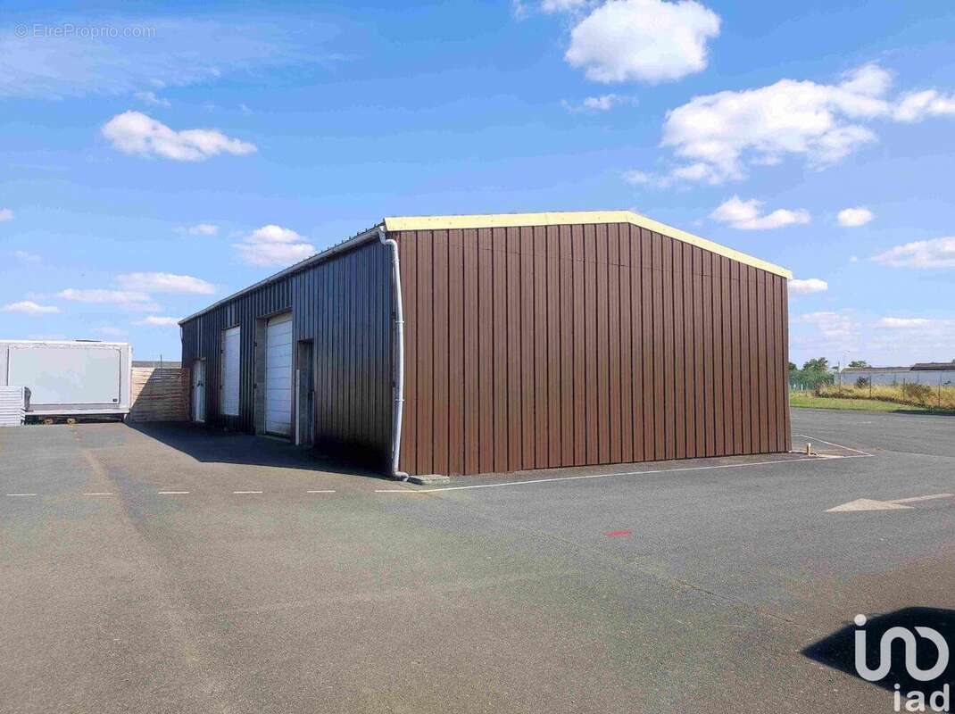 Photo 2 - Commerce à LOUDUN