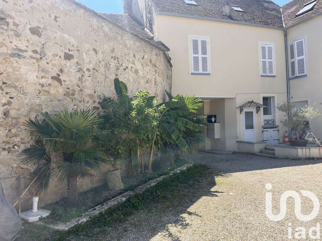 Photo 3 - Appartement à VILLENEUVE-LA-GUYARD