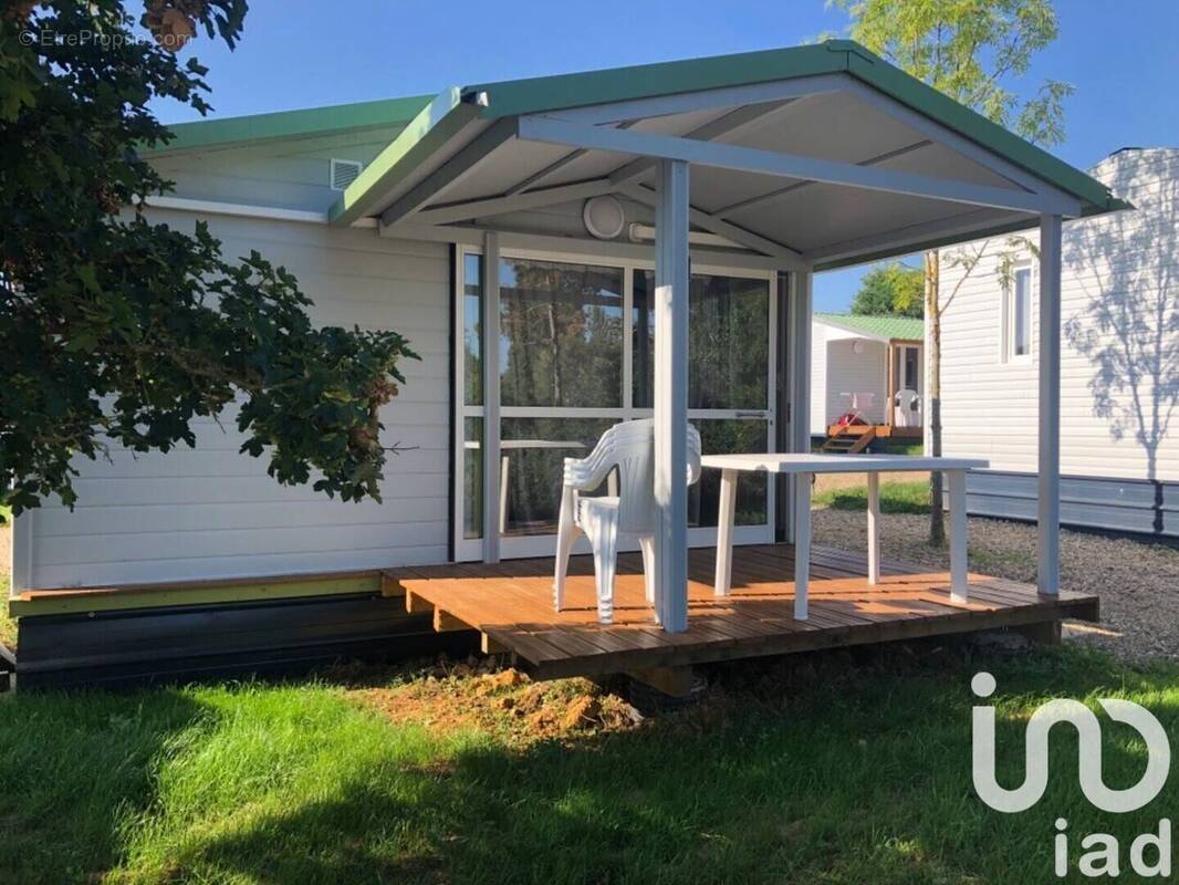 Photo 1 - Terrain à LUSSAC-LES-CHATEAUX