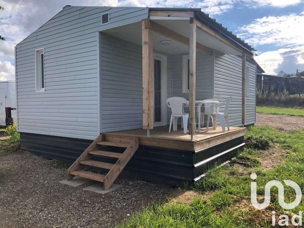 Photo 8 - Terrain à LUSSAC-LES-CHATEAUX