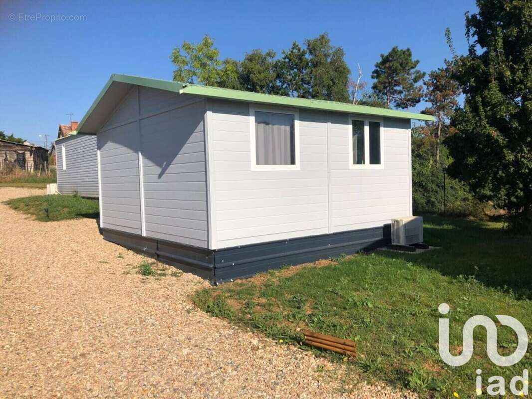 Photo 9 - Terrain à LUSSAC-LES-CHATEAUX